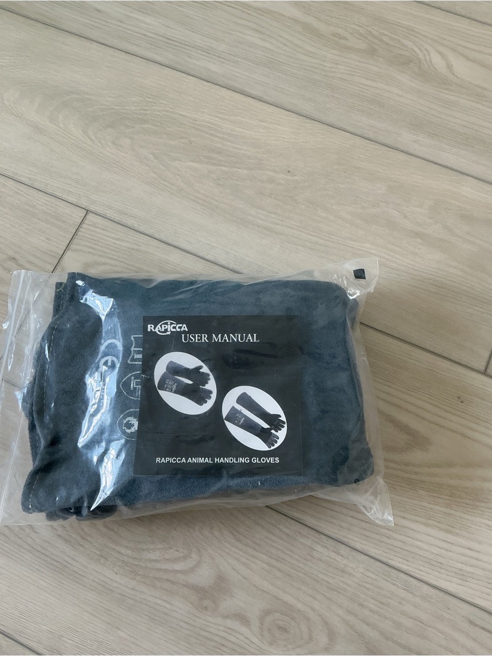 RAPICCA Black Animal Handling Gloves - Packaged